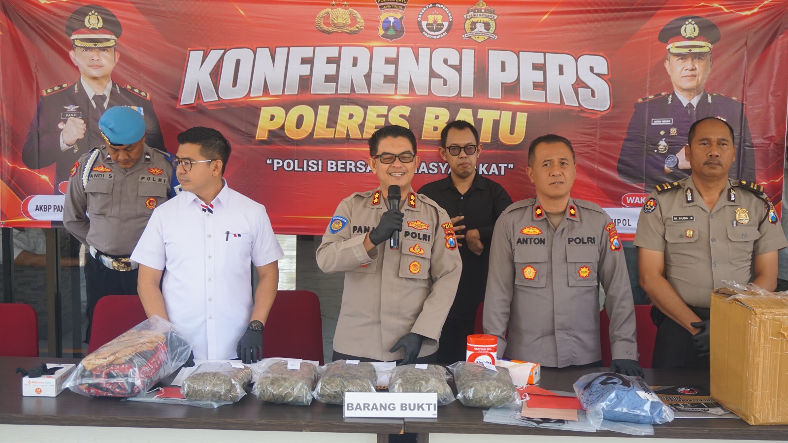 Polres Batu Bongkar Peredaran 5 Kg Ganja Kering, Petani Asal Pujon Diamankan