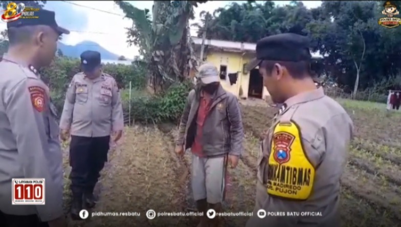 Sambang Lahan Jagung Pipil, Aipda Taufik dan Aiptu Mundir Serap Aspirasi Petani Demi Perkuat Ketahanan Pangan