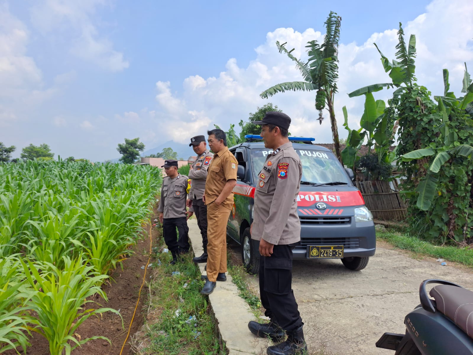 Dukung Swasembada Pangan, Bhabinkamtibmas Wiyurejo Perkuat Sinergi Bersama Petani Jagung
