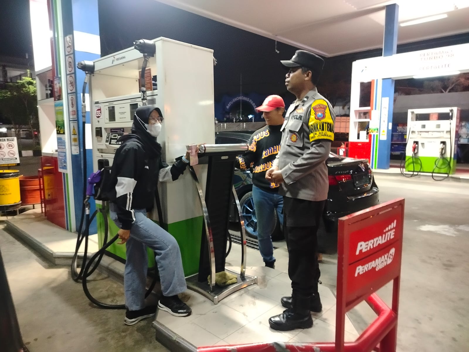 Patroli Malam Objek Vital, Polsek Junrejo Perkuat Keamanan SPBU Demi Kenyamanan Masyarakat