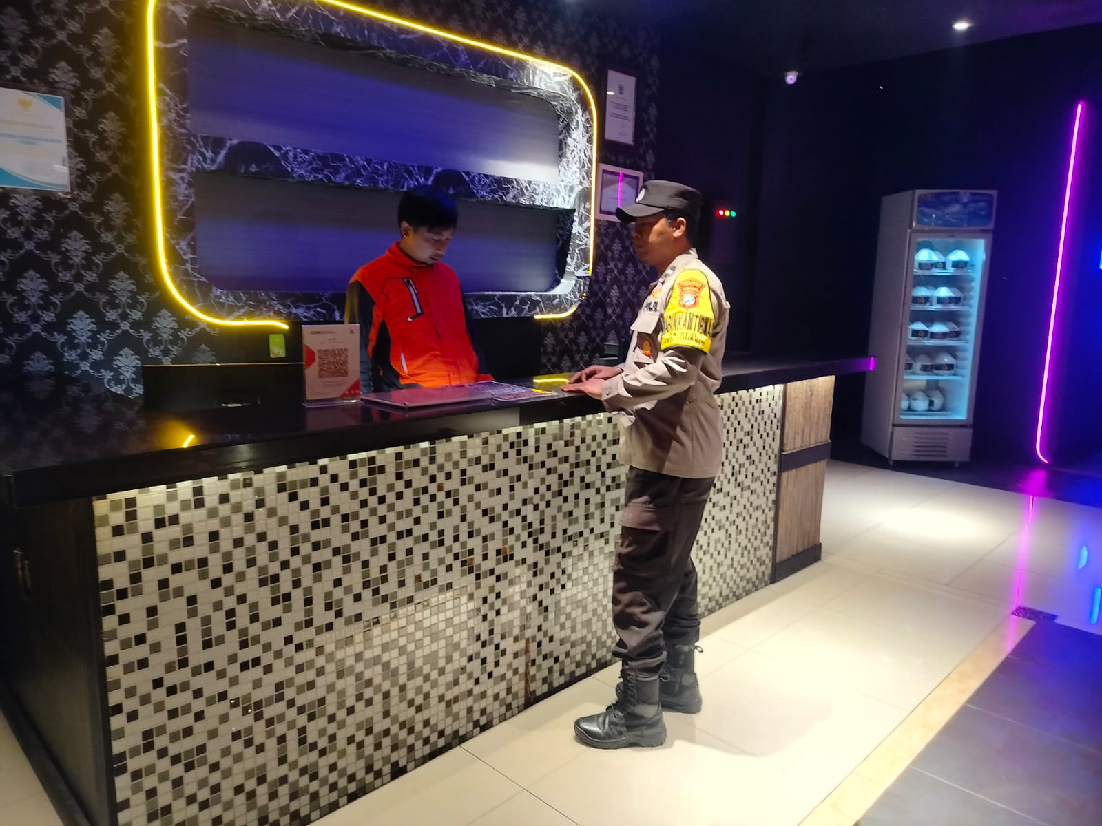 Patroli Humanis Sat Samapta dan Polsek Junrejo, Wujud Nyata Menjaga Harmoni Keamanan di Tempat Hiburan Malam