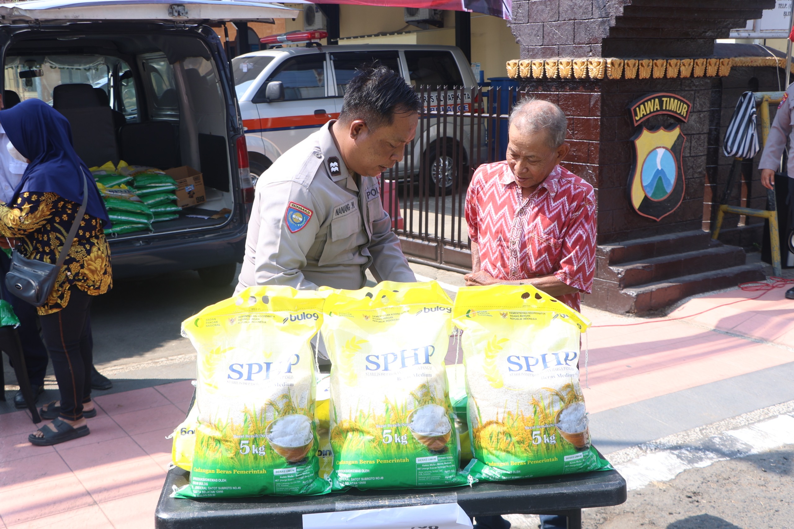 Polres Blitar Kota Gelar Gerakan Pangan Murah Sambut HUT Kemerdekaan RI ke-81